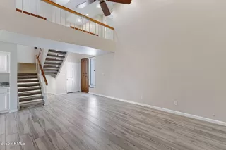 Photo #5: 6911875 Listing