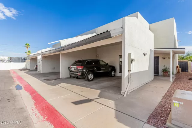 MLS: 6912095 Condo For Sale