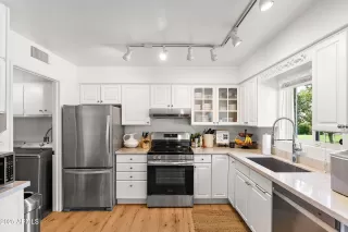 Photo #4: 6912155 Listing