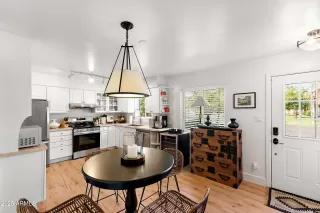 Photo #5: 6912155 Listing