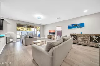 Photo #5: 6912211 Listing