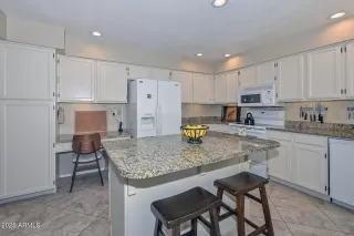 Photo #6: 6912286 Listing