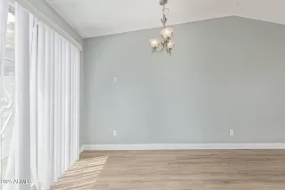 Photo #6: 6912292 Listing 