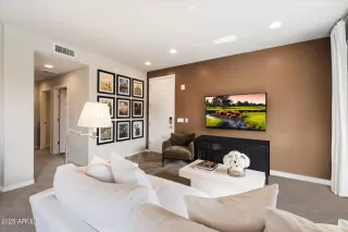 Photo #3: 6912491 Listing 