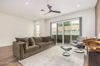 Photo #5: 6912648 Listing 