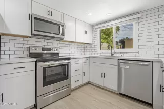 Photo #2: 6912681 Listing