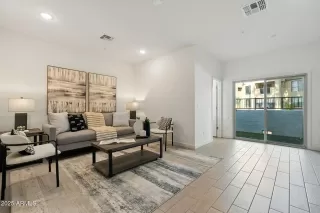 Photo #4: 6912764 Listing