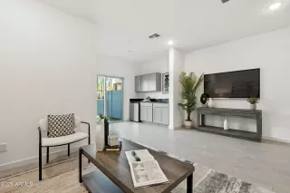 Photo #6: 6912764 Listing