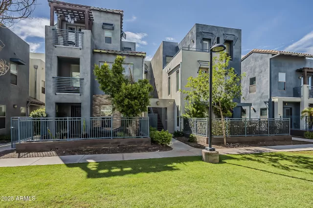 MLS: 6912778 Condo For Sale