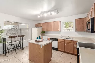 Photo #6: 6912898 Listing 