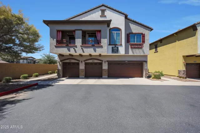 MLS: 6913086 Condo For Sale