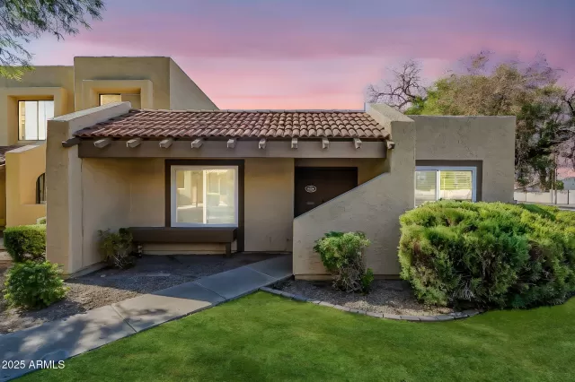 MLS: 6913092 Condo For Sale