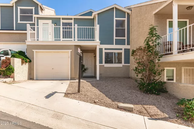 MLS: 6913132 Condo For Sale