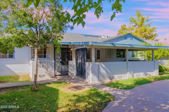 MLS: 6913188 Condo For Sale