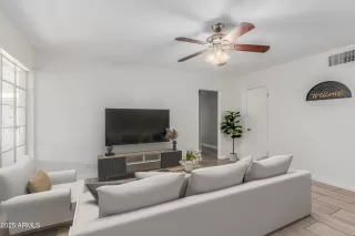 Photo #5: 6913188 Listing