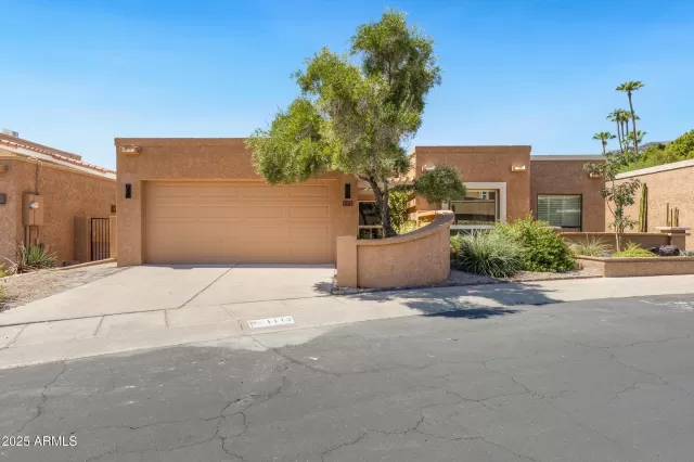 MLS: 6913308 Condo For Sale