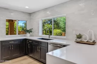 Photo #2: 6913308 Listing 