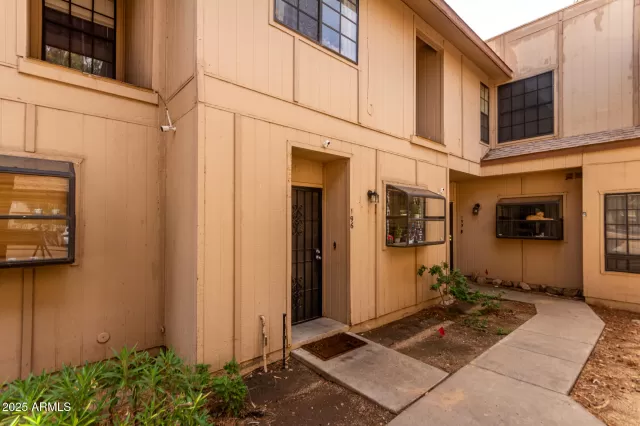 MLS: 6913332 Condo For Sale