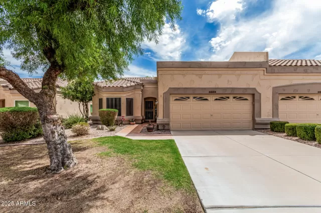 MLS: 6913360 Condo For Sale