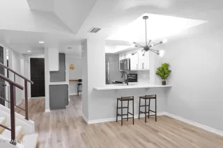Photo #4: 6913398 Listing