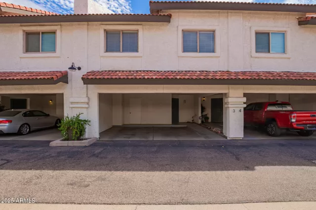 MLS: 6913411 Condo For Sale