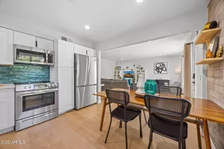 Photo #6: 6913425 Listing