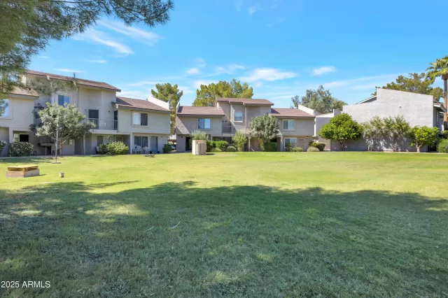 MLS: 6913432 Condo For Sale