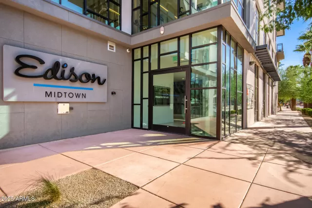 MLS: 6913487 Condo For Sale