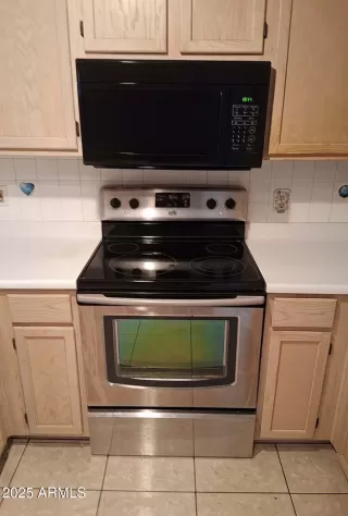 Photo #6: 6913512 Listing