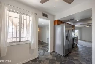 Photo #6: 6913538 Listing 