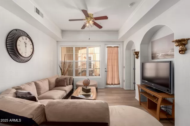 MLS: 6913567 Condo For Sale