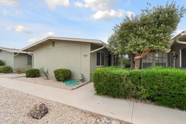 MLS: 6913602 Condo For Sale