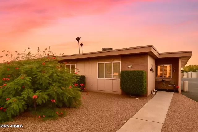 MLS: 6913628 Condo For Sale