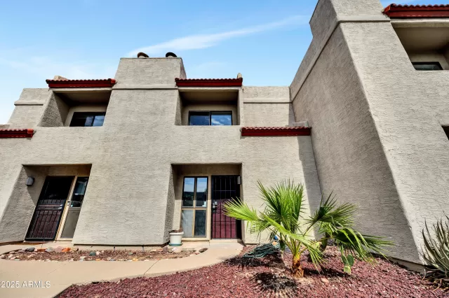 MLS: 6913718 Condo For Sale