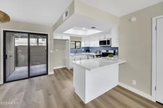 Photo #6: 6913718 Listing 