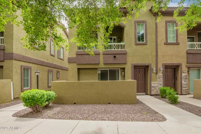 MLS: 6913858 Condo For Sale