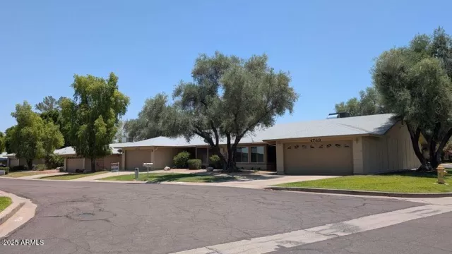 MLS: 6913890 Condo For Sale