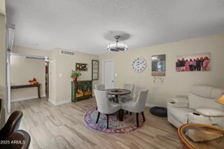 Photo #5: 6913903 Listing