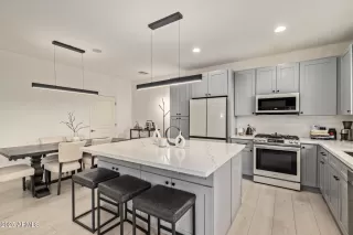 Photo #3: 6914157 Listing 