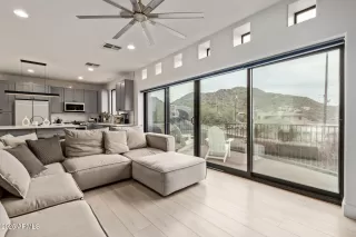 Photo #6: 6914157 Listing 