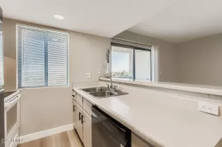 Photo #5: 6914256 Listing