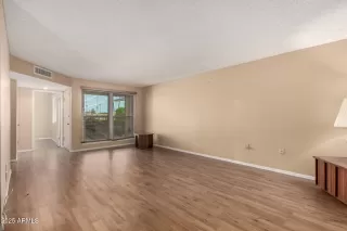 Photo #3: 6914275 Listing