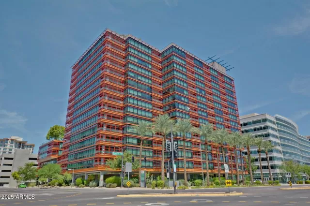 MLS: 6914510 Condo For Sale