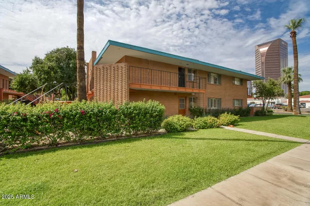 MLS: 6914537 Condo For Sale