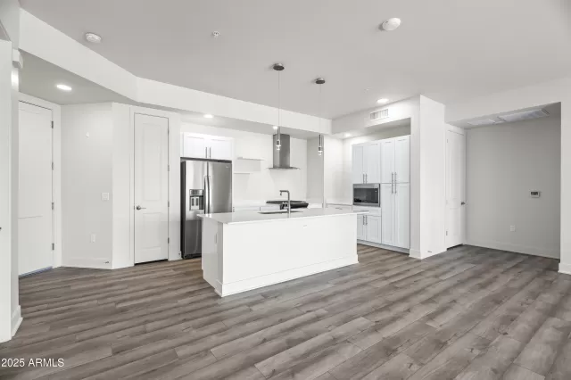 MLS: 6914600 Condo For Sale