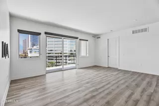 Photo #3: 6914600 Listing 