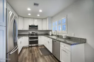Photo #6: 6914679 Listing