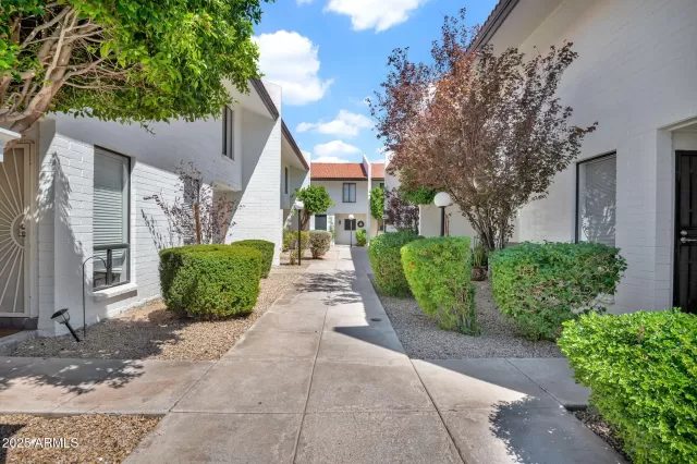 MLS: 6914753 Condo For Sale