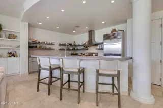Photo #3: 6914795 Listing