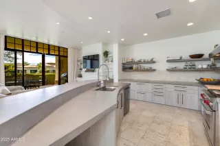 Photo #5: 6914795 Listing